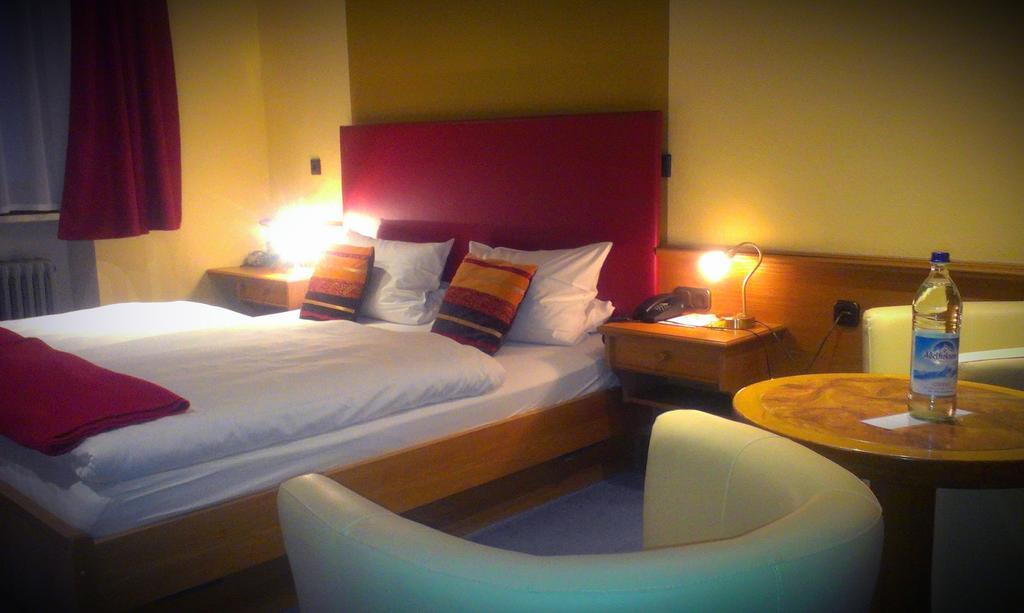 Hotel Zur Post Schönberg Rum bild